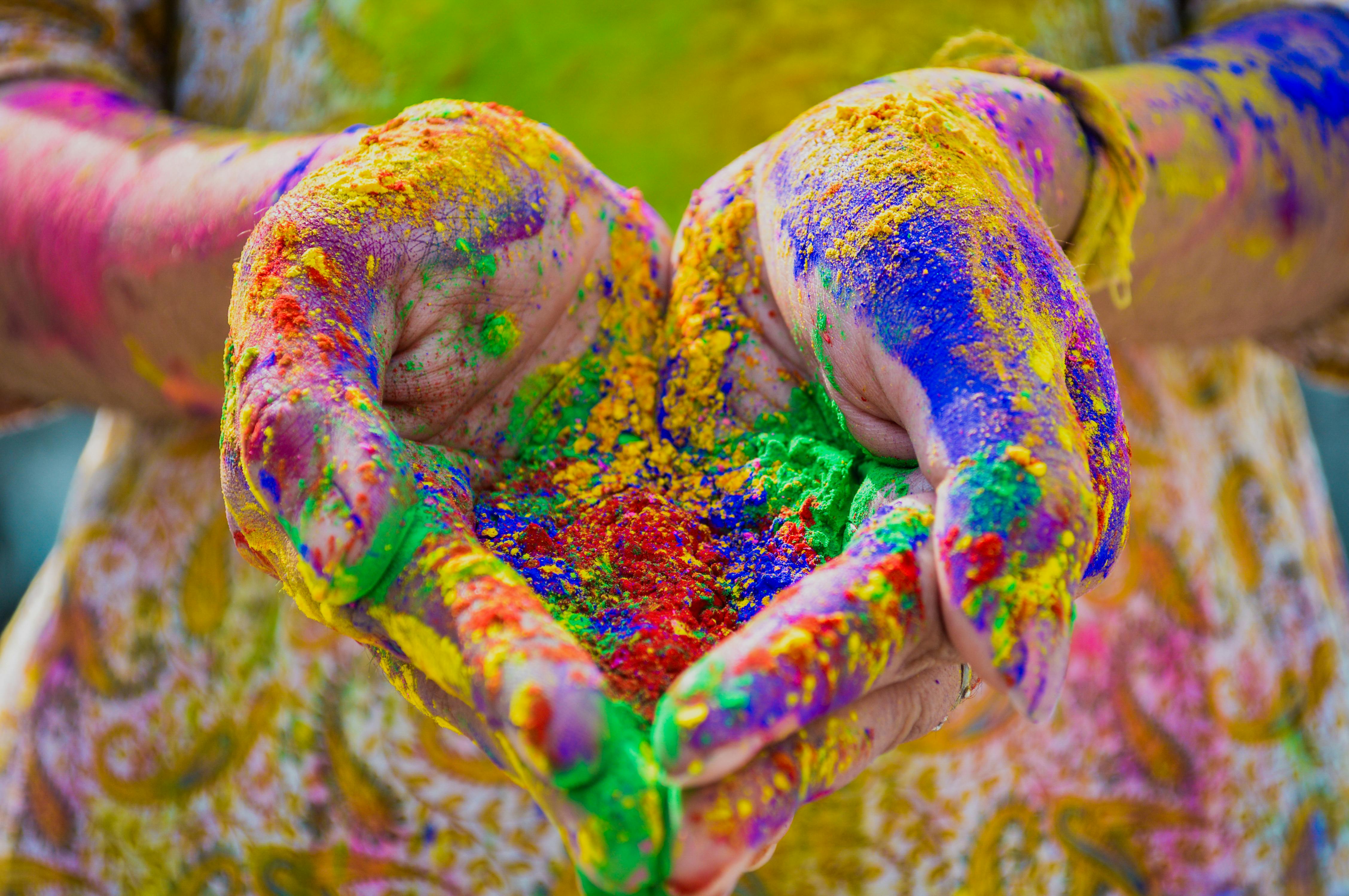 Celebrate Holi with Storeily!
