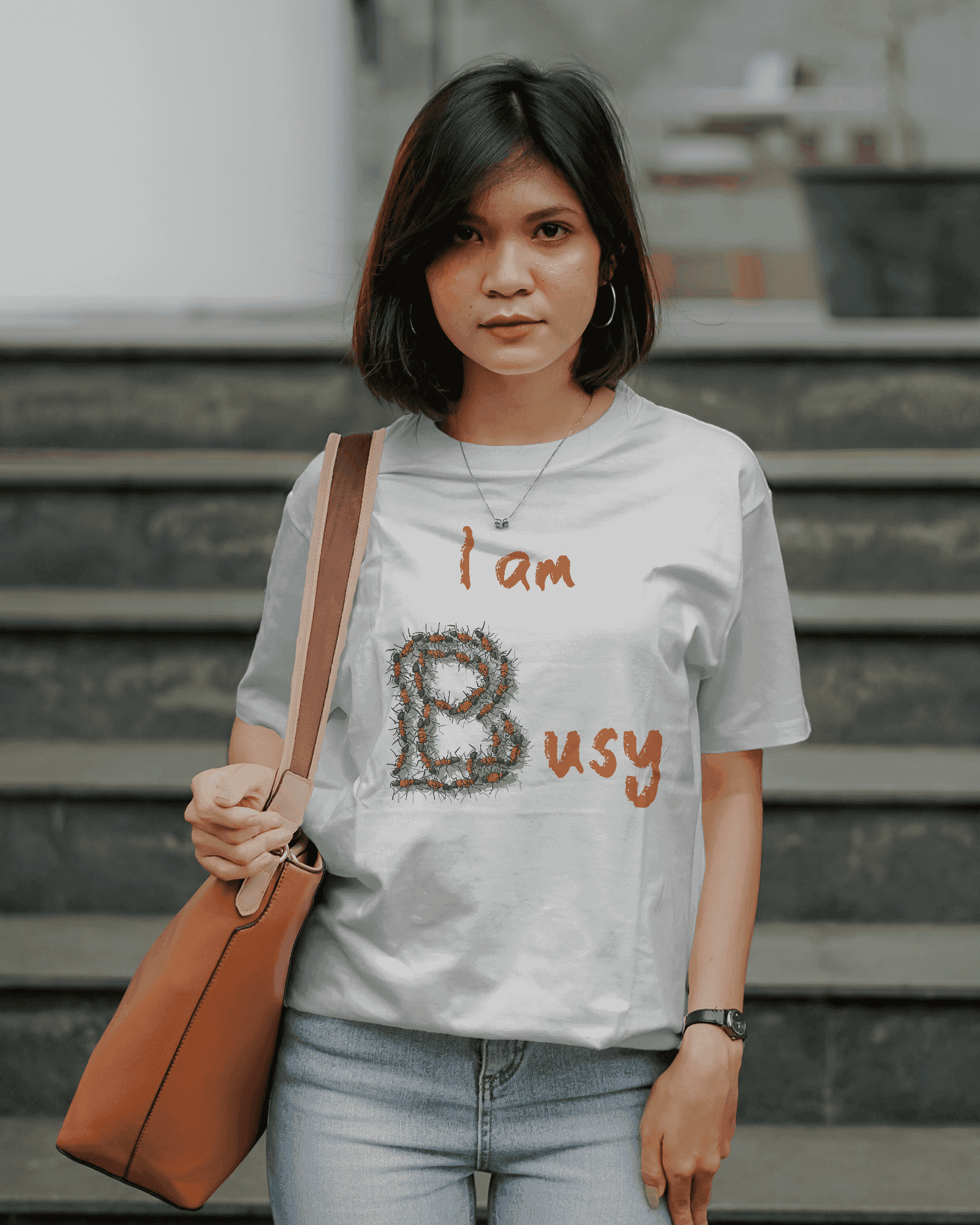 I am busy Women's Graphic T-Shirt - Busy Bee