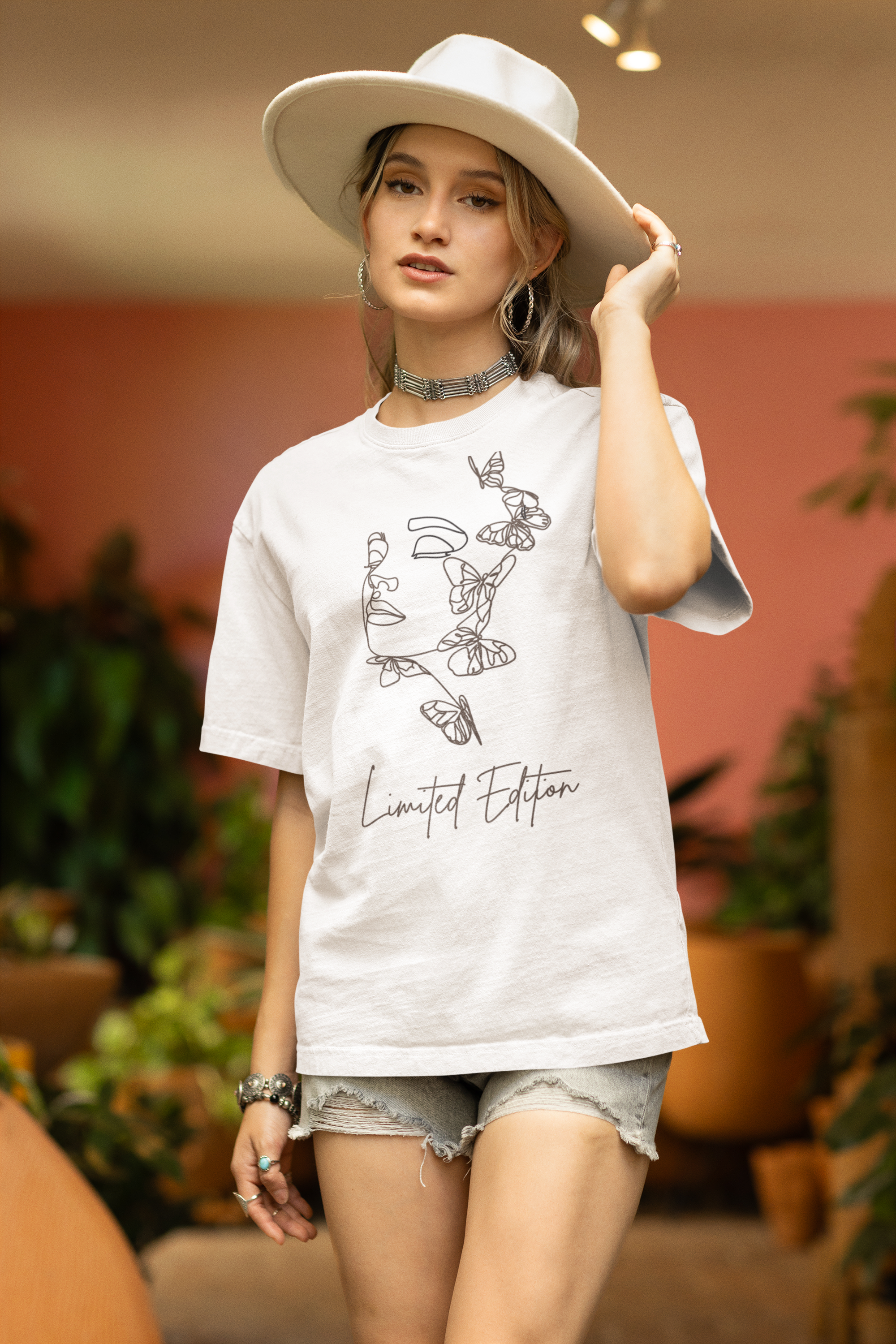 Limited Edition women's oversized Cotton  t-shirt with Minimalistic Woman Outline Design